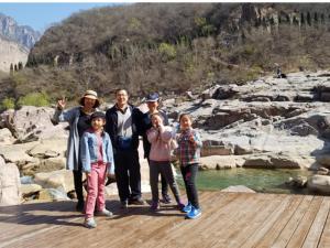 新乡市平原流体控制技术有限公司组织春季保泉水库踏青活动